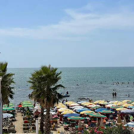 Апартаменты Joeli Beachfront