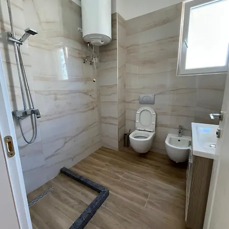 Апартаменты Joeli Beachfront